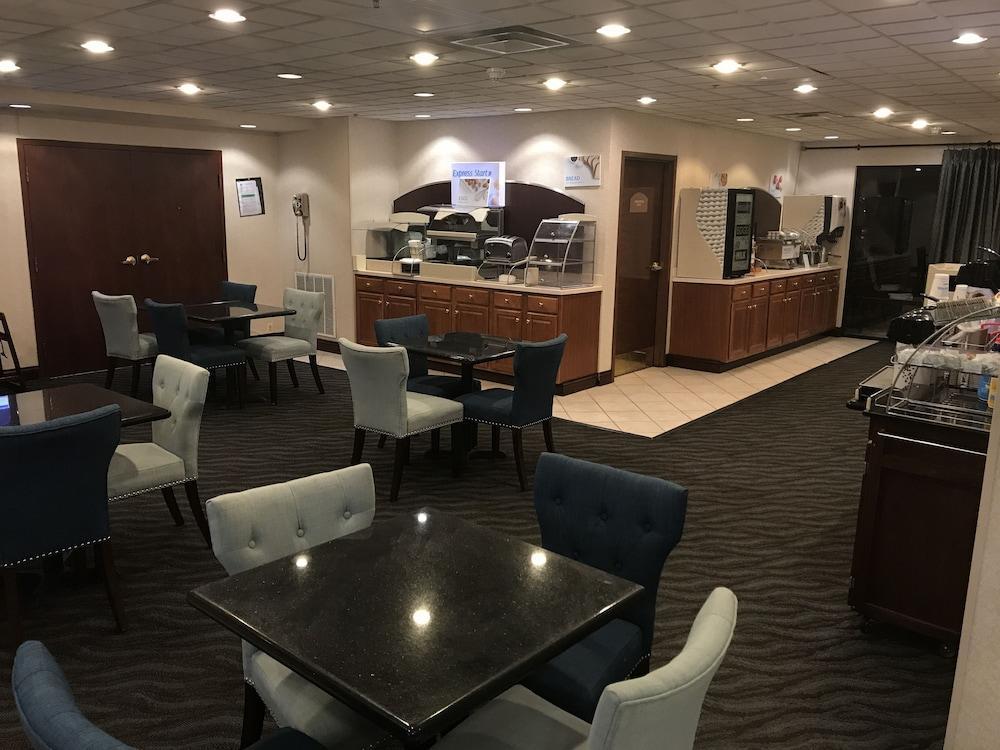 Holiday Inn Express Hotel & Suites Charleston-Southridge By Ihg Extérieur photo