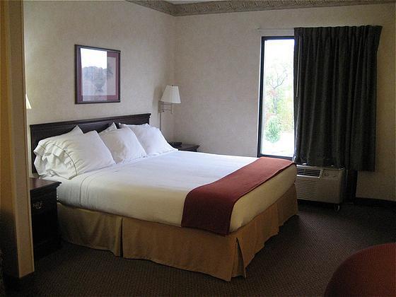 Holiday Inn Express Hotel & Suites Charleston-Southridge By Ihg Chambre photo