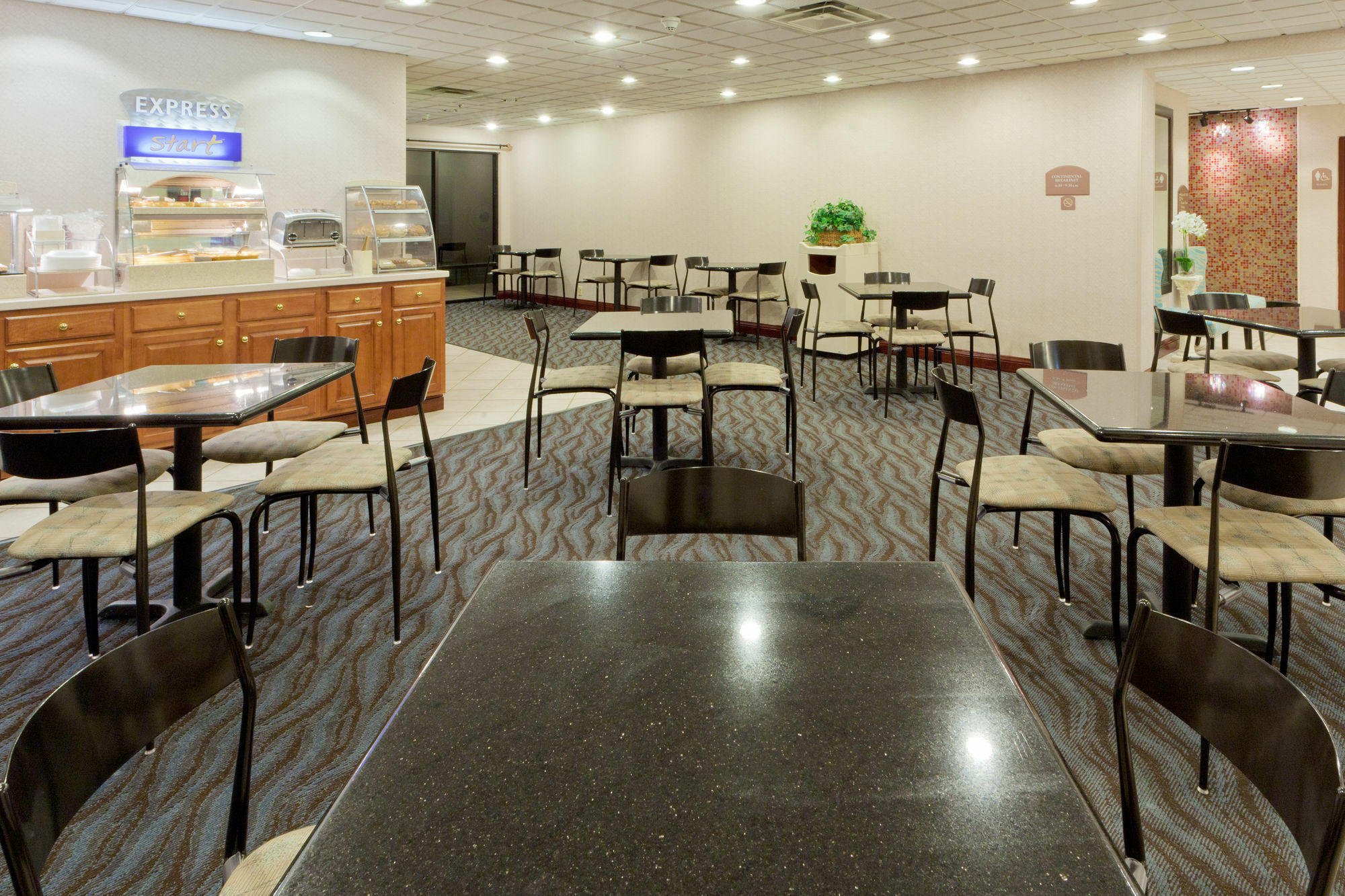 Holiday Inn Express Hotel & Suites Charleston-Southridge By Ihg Extérieur photo